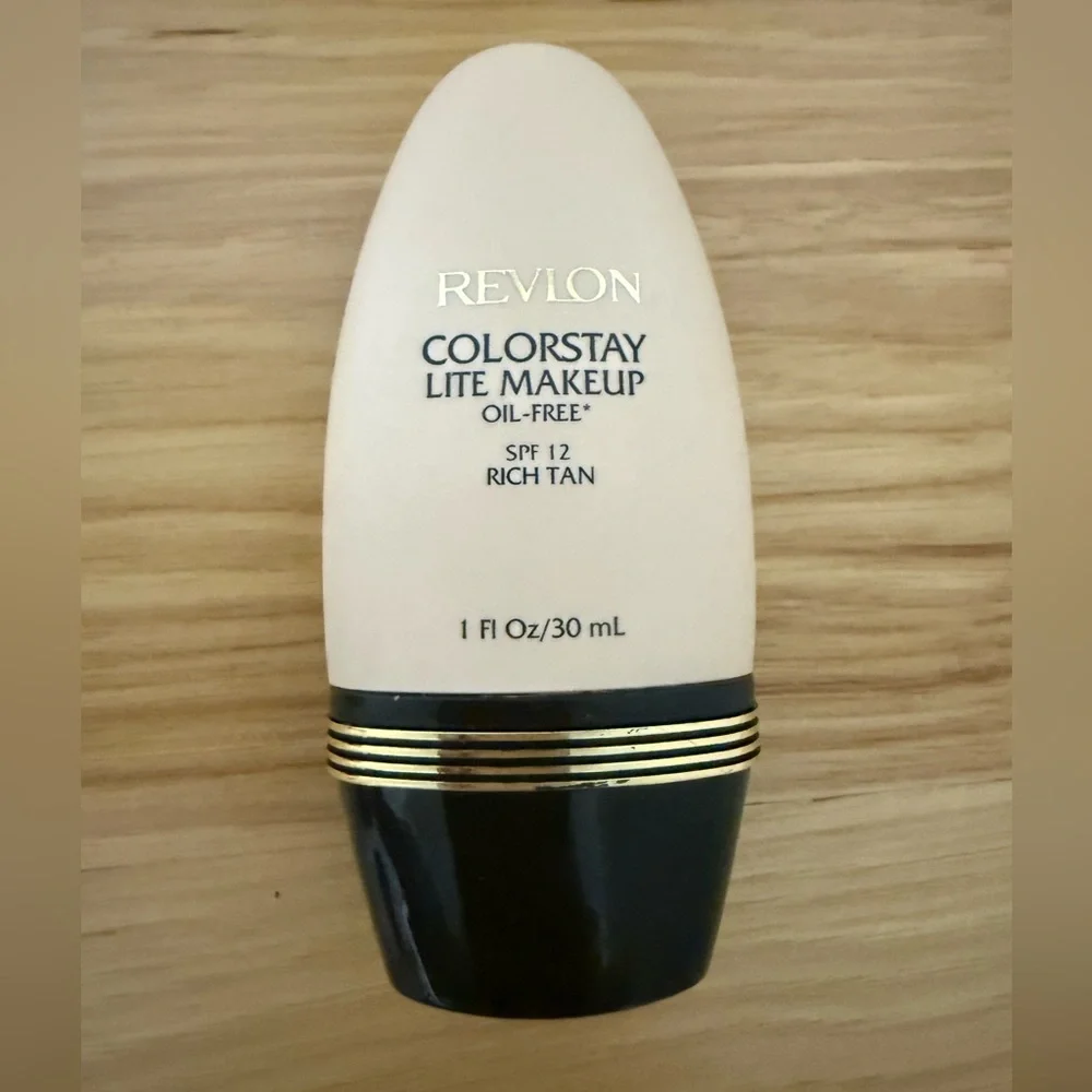 Revlon ColorStay Lite Makeup Oil-Free SPF 12 Rich Tan – Unopened – No Box